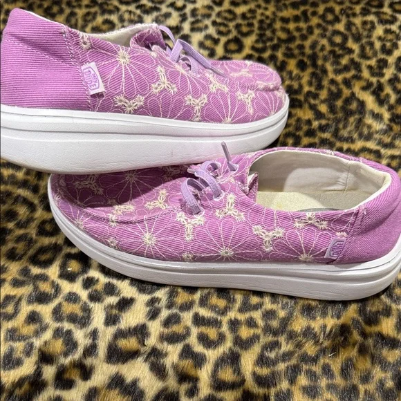 Hey Dude Women’s Lavender Floral Sneakers - Picture 8 of 9